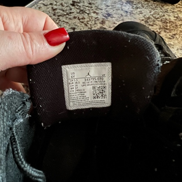 Jordan 6 - True Black Metallic - Picture 3 of 5